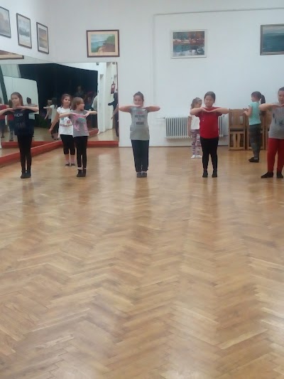 Photos of Művelőd&eacute;si H&aacute;z