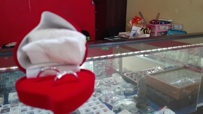 Photos of Arto Moro Gold Wedding Rings Jewelry