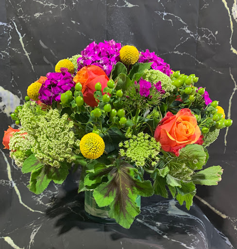 Lovely Flowers And Party Rentals LLC - Thumbnail