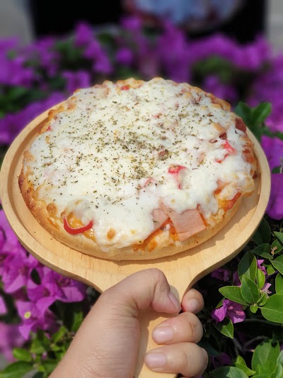 Friendship Pizza halal 1