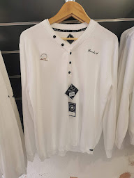 Photo n°35 de Blanc du Nil à Embrun (Magasin de vêtements pour hommes)