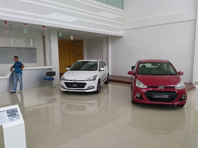 Photos of Hyundai Surabaya Wiyung