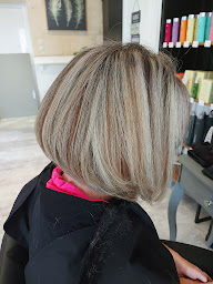 Photo n°2 de L'atelier du cheveu à Rochefort (Salon de coiffure)