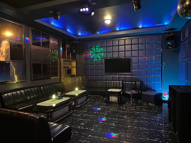 Theme House restaurant & karaoke by null