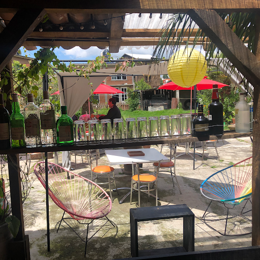Restaurante bar patio socavón