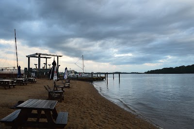 River Inn At Rolphs Wharf and Marina