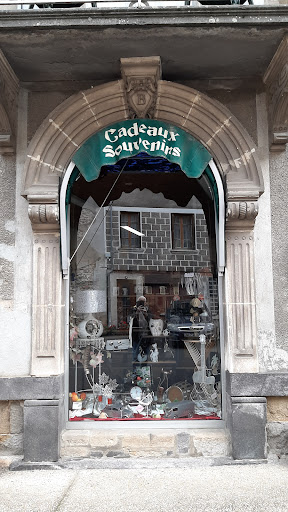 Gisèle Pascal CADEAUX, SOUVENIRS, CARTES POSTALES