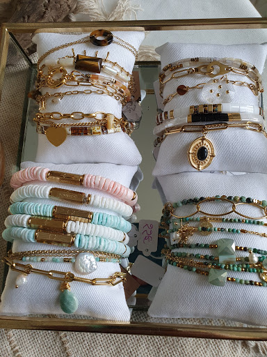 Atelier Tita créatrice de bijoux fins fabrication mains dans mon atelier à Lanton