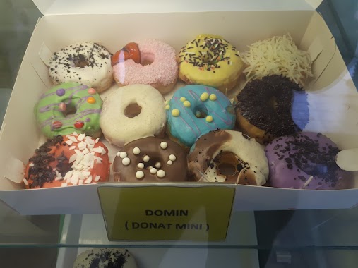 Donat Madu Cihanjuang, Author: Bagus Revi Syah Bandara