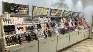 Photo n°3 de Adopt Parfums à Montesson (Boutique de santé et beauté)