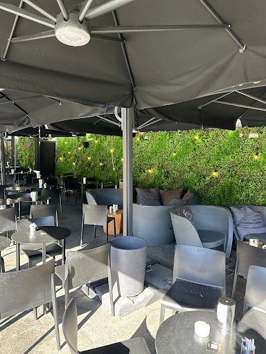 Peter Pan wine bar