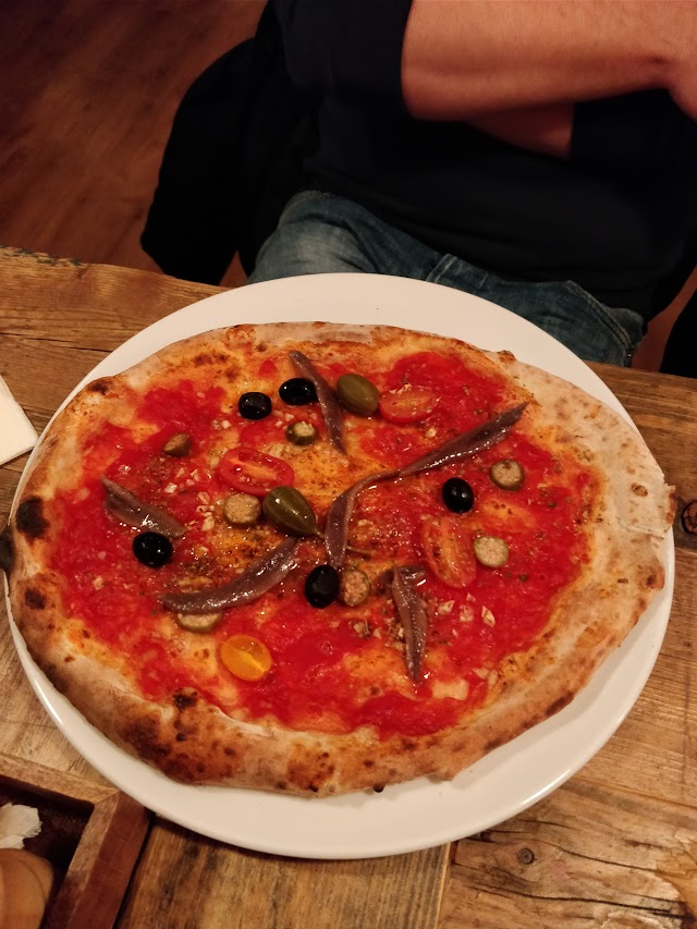 Nola Neapolitanische Pizza & Weinbar