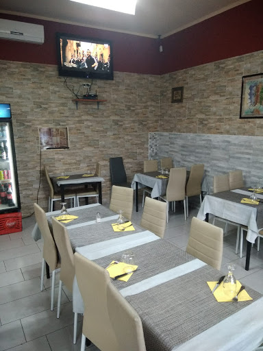Pizzeria d'asporto la favola con consegna domicilio posti sedere facciamo anche pizze s,glutine ,lattosio ,pesce carne,fritto - Thumbnail