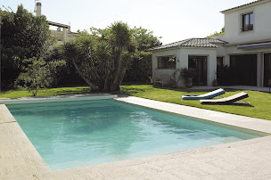 Photo n°17 de Piscines Loisirs Détente (Desjoyaux) à Villeneuve-lès-Béziers (Piscine)