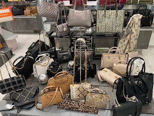 Photo n°24 de Maroquinerie ELITE à Brignoles (Magasin de sacs et bagages)