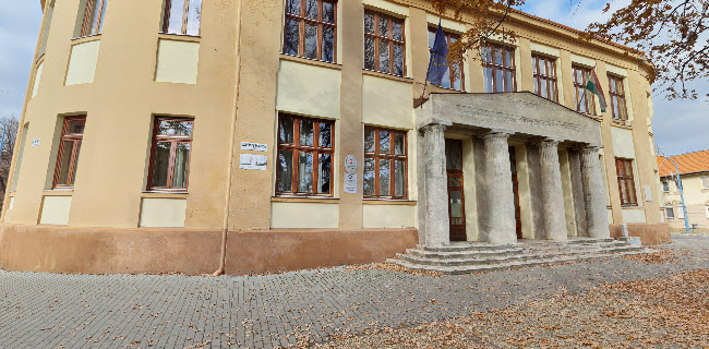 Értékelések erről a helyről: A Petőfi Sándor (megszűnt) általános iskolának emléktábla, Szentes - Templom