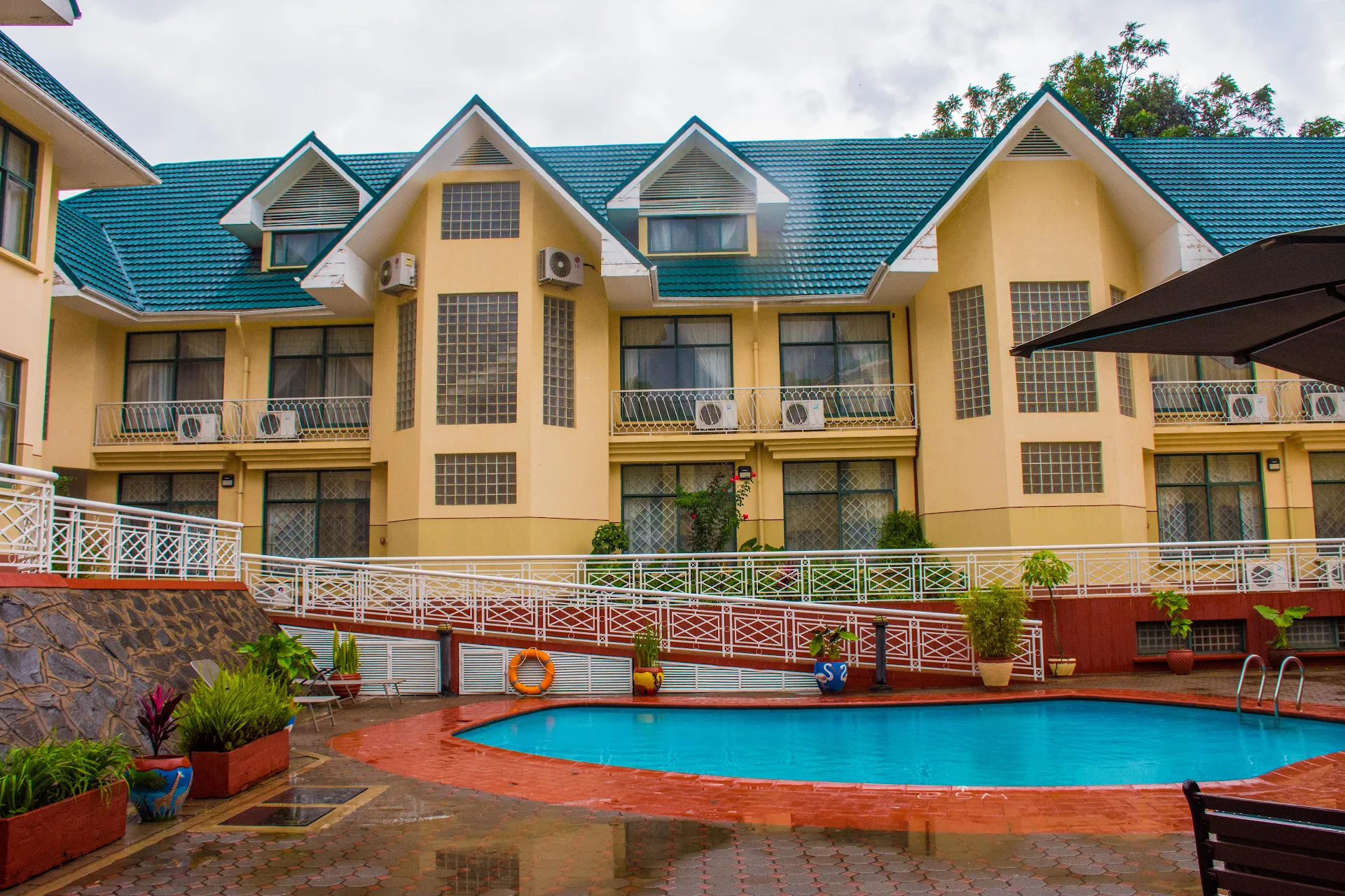 Gold Crest Hotel All Suites
