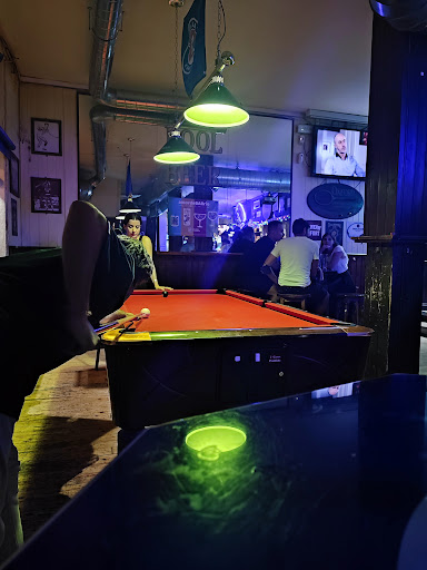 Pool and Beer - Visual