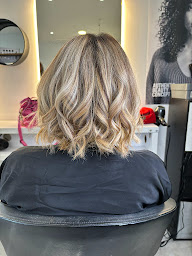 Photo n°19 de Sup'hair Esthétique à Montigny-le-Bretonneux (Maquilleur.euse)