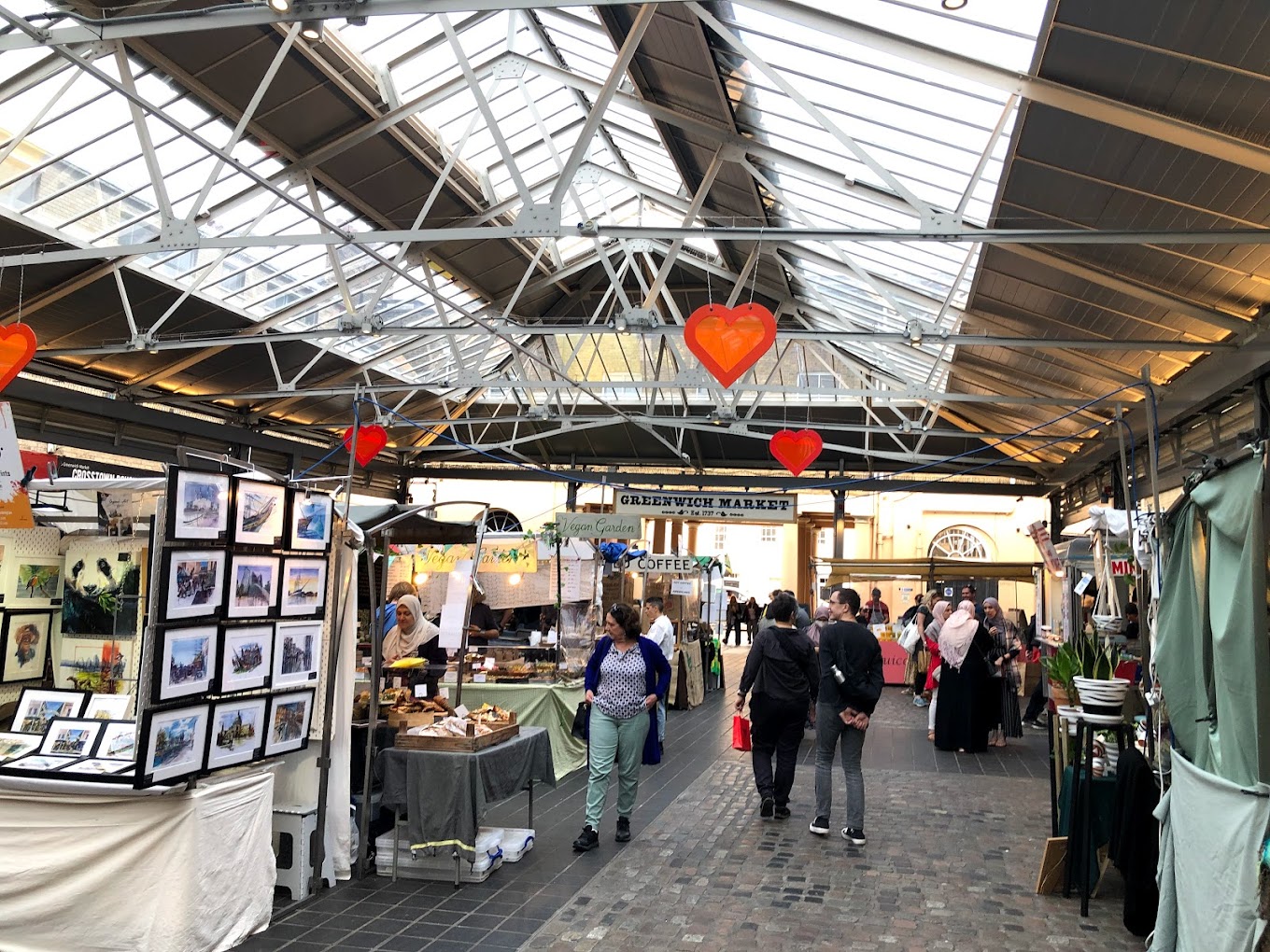 Discover the vibrant markets of Greenwich, London, offering vintage treasures, handmade crafts, fresh produce, and international street food. Explore the Best Markets in Greenwich for a delightful shopping and culinary experience.