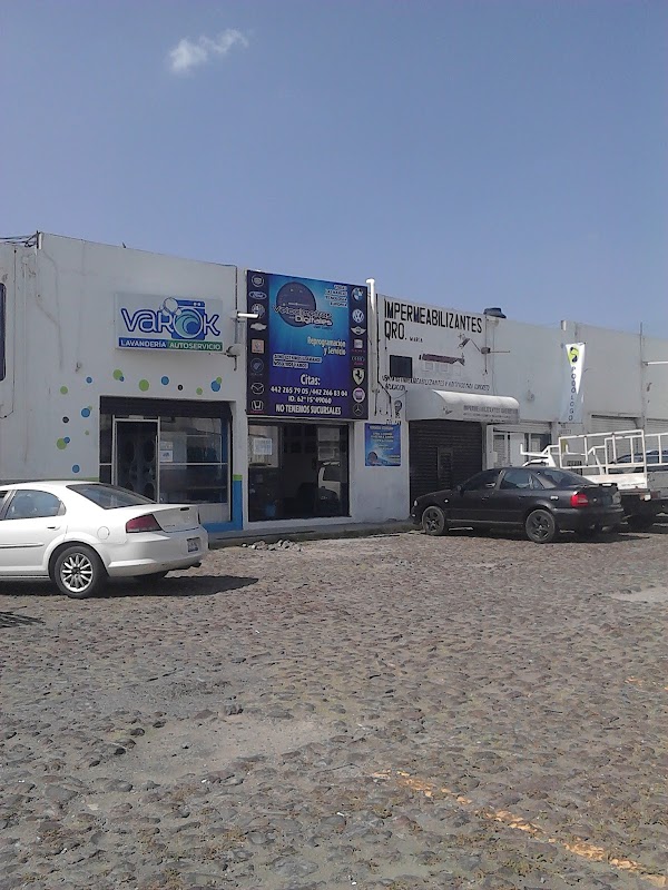 AutoGo Car Center, Blvd. Bernardo Quintana 5002, San Pablo, 76125
