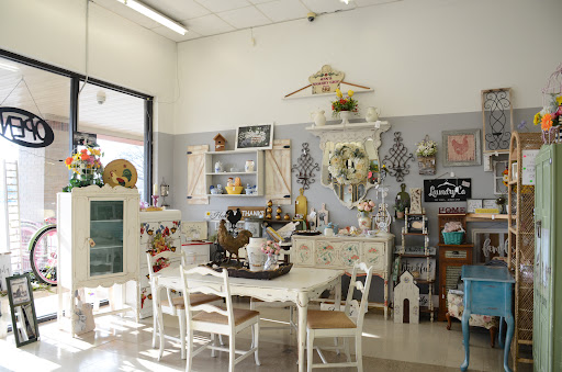 Southern Draw Antique Mall - Thumbnail