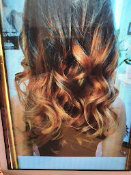 Photo n°4 de D.J Coiffure à Cannes (Salon de coiffure)