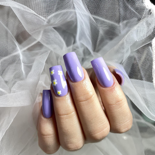 LAT Nails and Lashes