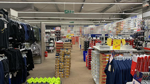 Photo n°23 de Intersport Fontenay-le-Comte à Fontenay-le-Comte (Magasin de vêtements pour jeunes)