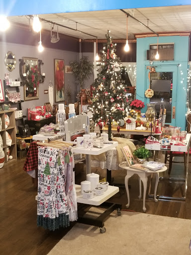 Huggins Home Decor & Design