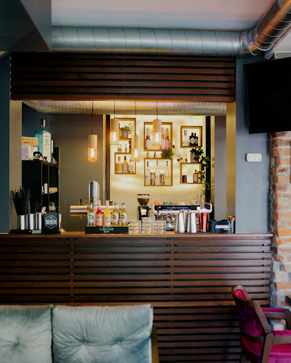 Woods Cocktail&Hookah Lounge - Thumbnail