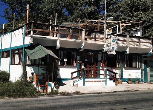 Consultorio médico y farmacia de Dios