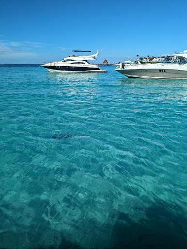 MM ROYALE YACHTS