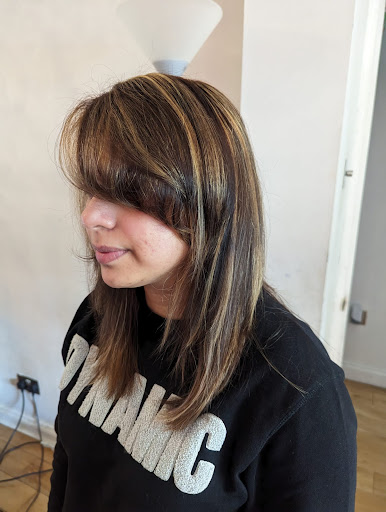 Deepa mobile hairdresser and hydra facial for ladies - Thumbnail