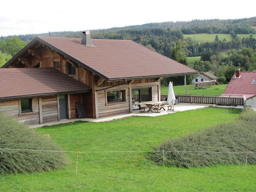 Photo de Chalets Le Rocheret:Les Éterlous et Les Éterles - Location chalet grand gîte familial sauna séjour détente montagne rando ski Jura à Foncine-le-Haut (39460)