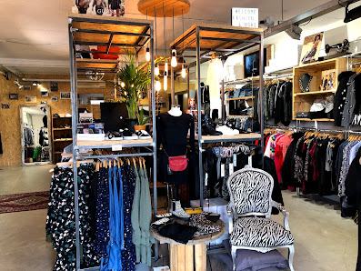 Reload Fashion Dorpsstraat 140, 4711 EL Sint Willebrord, Nederland