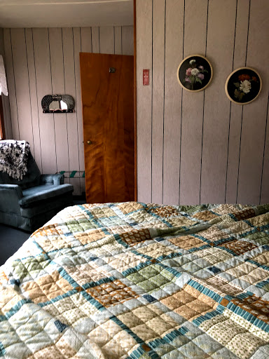 Great Escape Motor Lodge - Thumbnail