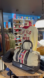 Photo n°2 de Un Barbu et une Blonde, racing shop à Saint-Jean-de-Luz (Magasin de vêtements)