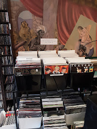 Photo n°7 de Ciel Rouge à Dijon (Magasin de DVD)