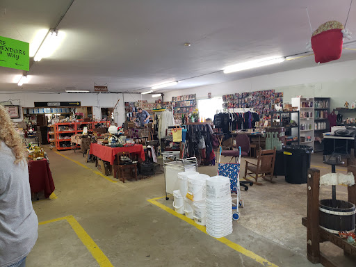 Dave's Place Flea Market - Thumbnail