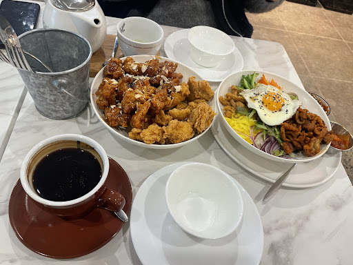 Gillys Breakfast & Lunch - Thumbnail