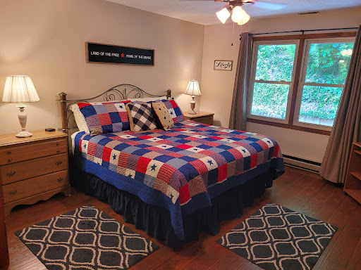 Creekside Hideaway Vacation Rentals - Up & Away Cabin Gallery - United States