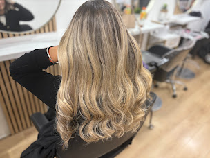 Photo n°23 de Sophieb -montpellier à Montpellier (Salon de coiffure)