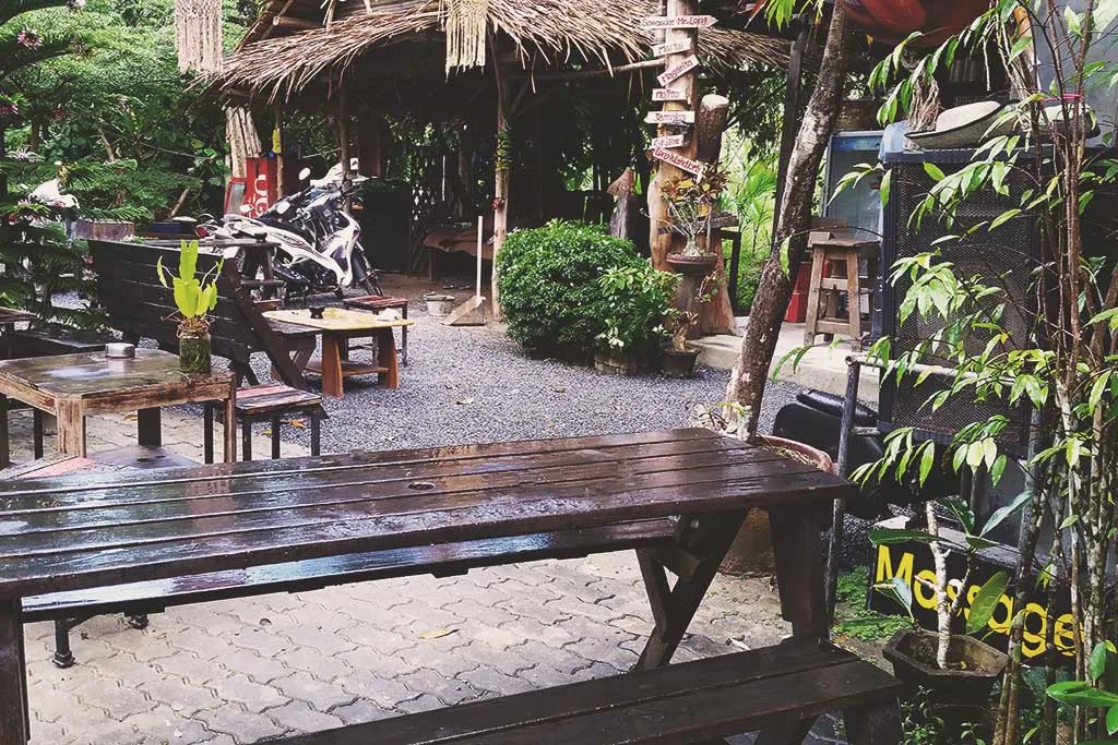 Mr. Long Hostel & Bar