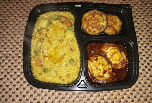 Looking for homemade food near Chakpara Road? We’re open