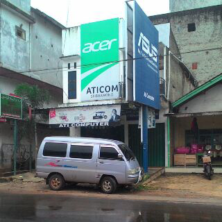 Electronics Store