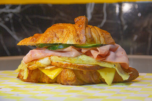 Trio: Tortas Ahogadas y Hamburguesas Gallery - Mexico