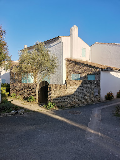 Photo de Logis Hôtel le Parasol à Ars-en-Ré (17590)