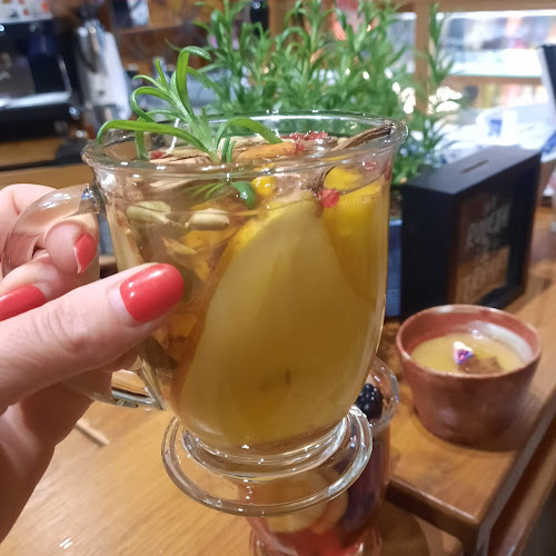 Winiarnia& Cafe " Cest la Vie "