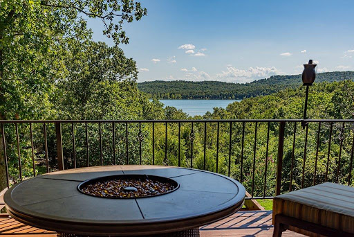 Videla Lay, Realtor - ReeceNichols Real Estate Gallery - United States